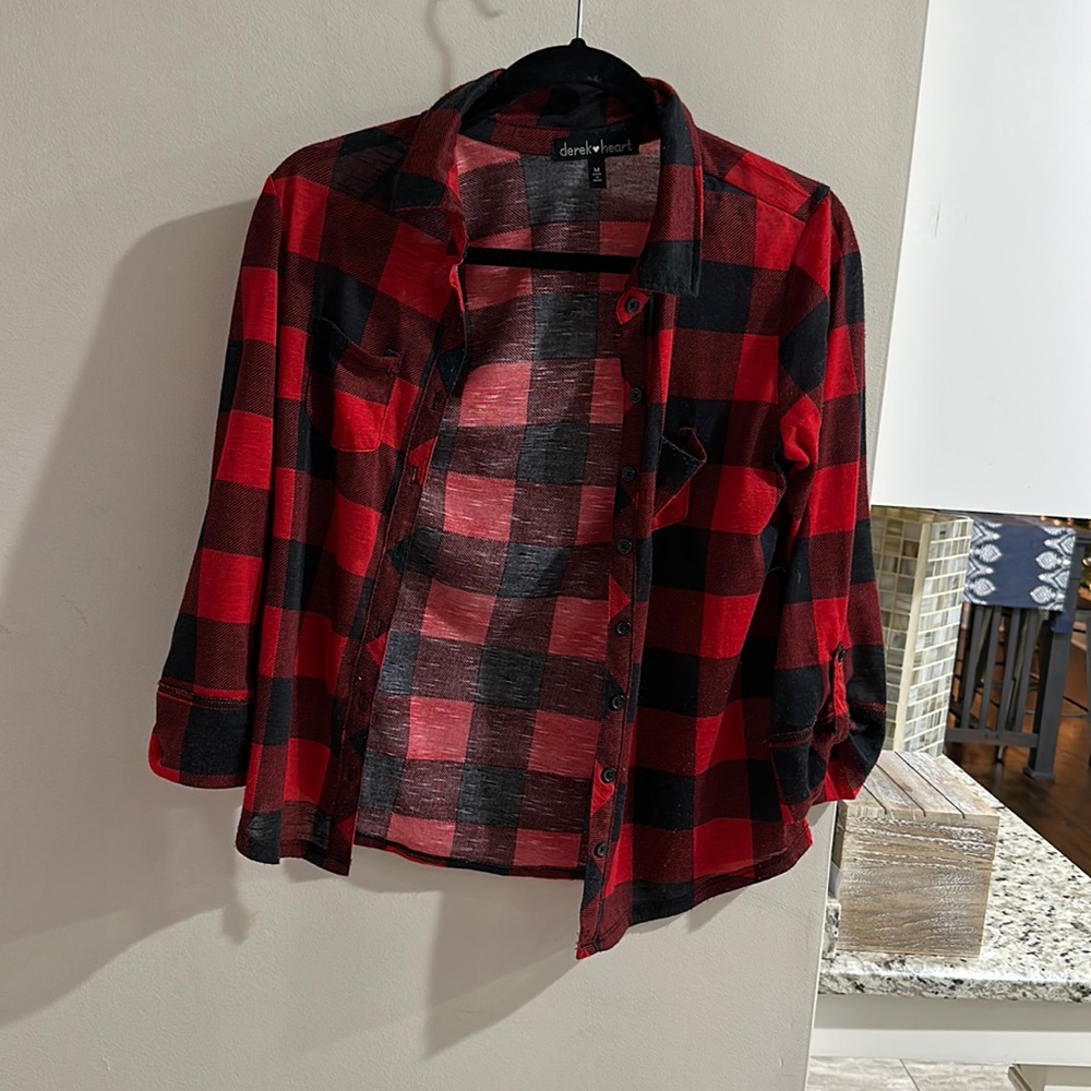Red/black quarter length sleeve plaid shirt